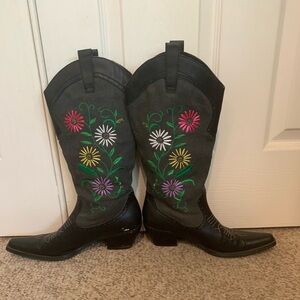 Two Lips Black Heeled Boots with Floral Embroidery